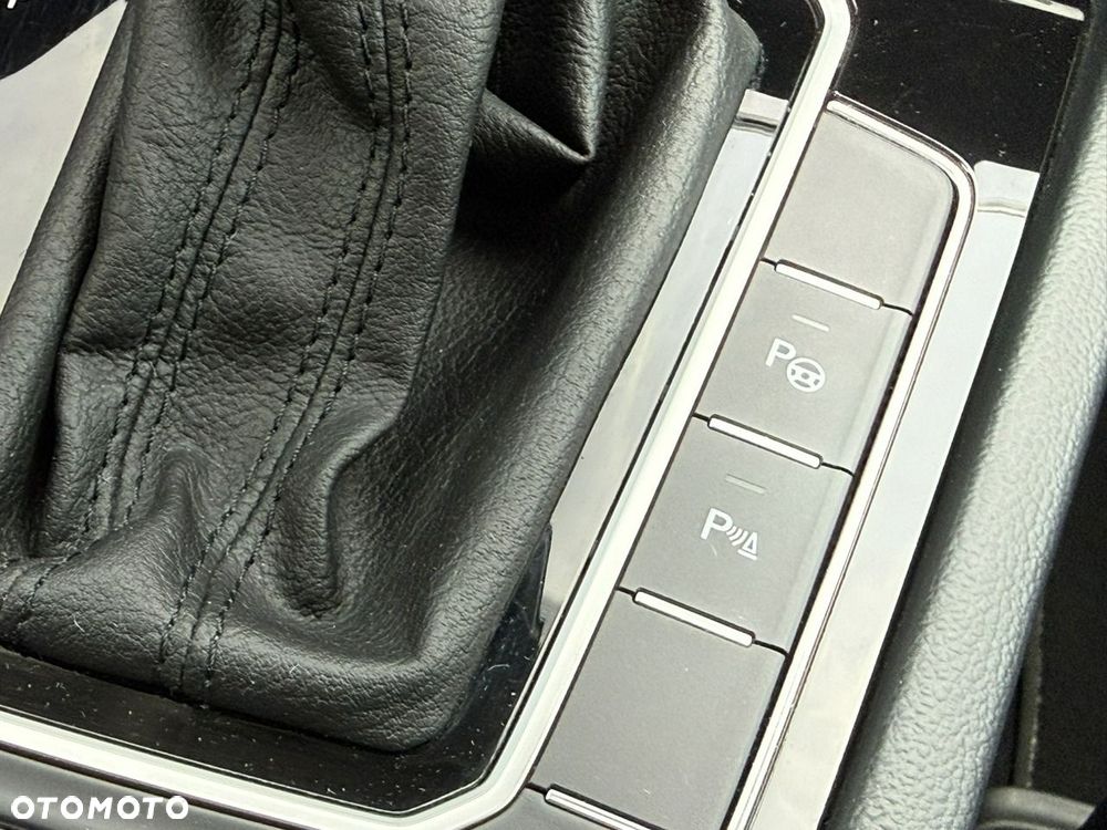 Volkswagen Passat Variant 2.0 TDI Elegance DSG - 20