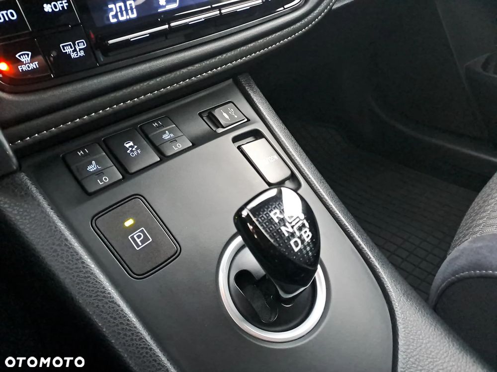 Toyota Auris Hybrid 135 Selection - 26