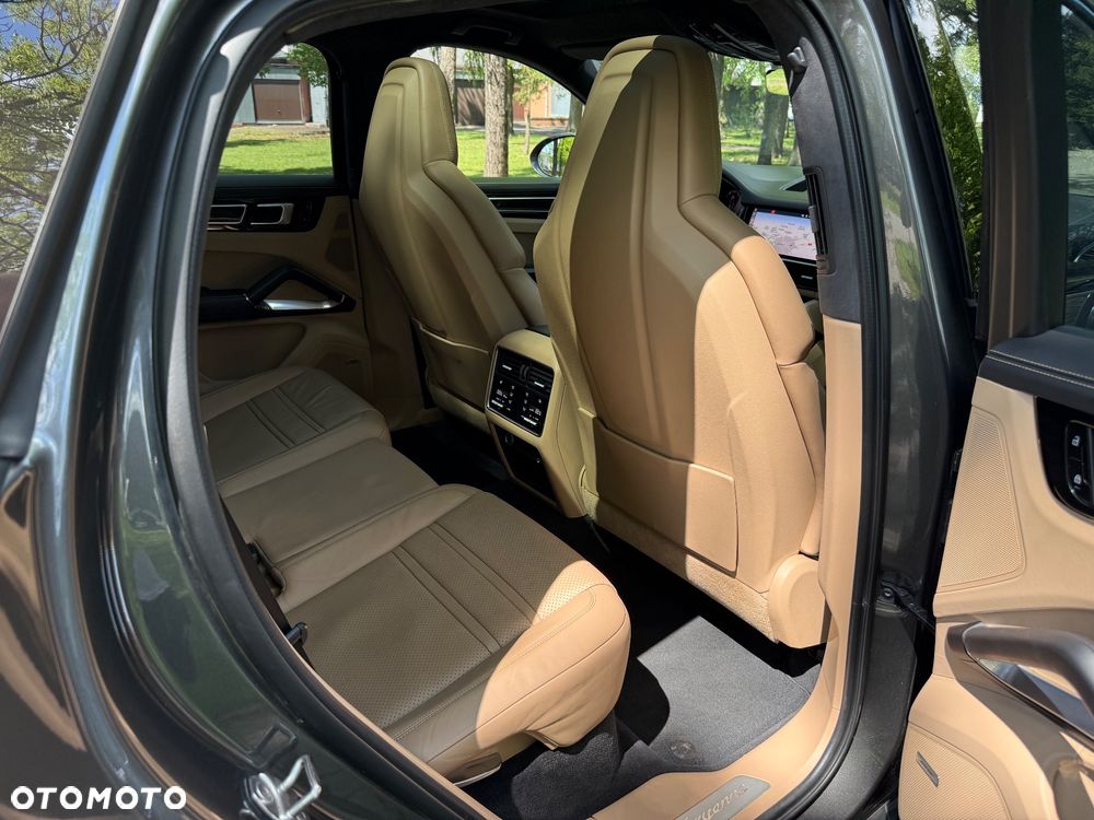 Porsche Cayenne - 36
