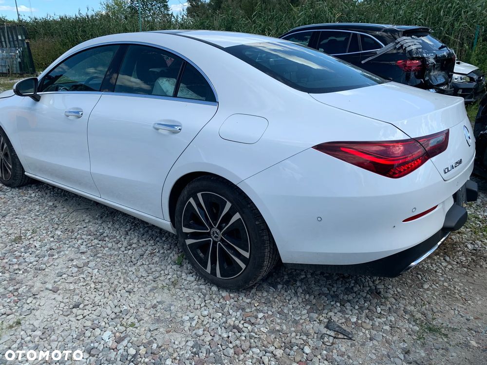 Mercedes-Benz CLA 250 4Matic 7G-DCT - 6