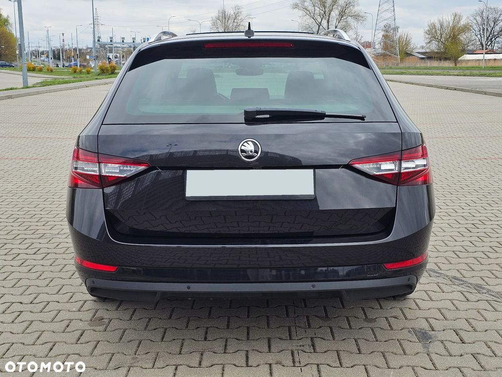 Skoda Superb 2.0 TDI 4x4 L&K DSG - 10