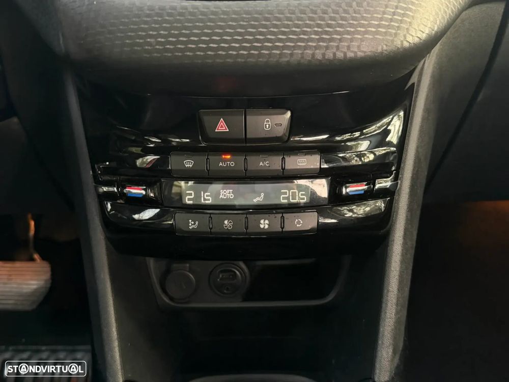 Peugeot 2008 1.2 PureTech Allure EAT6 - 31