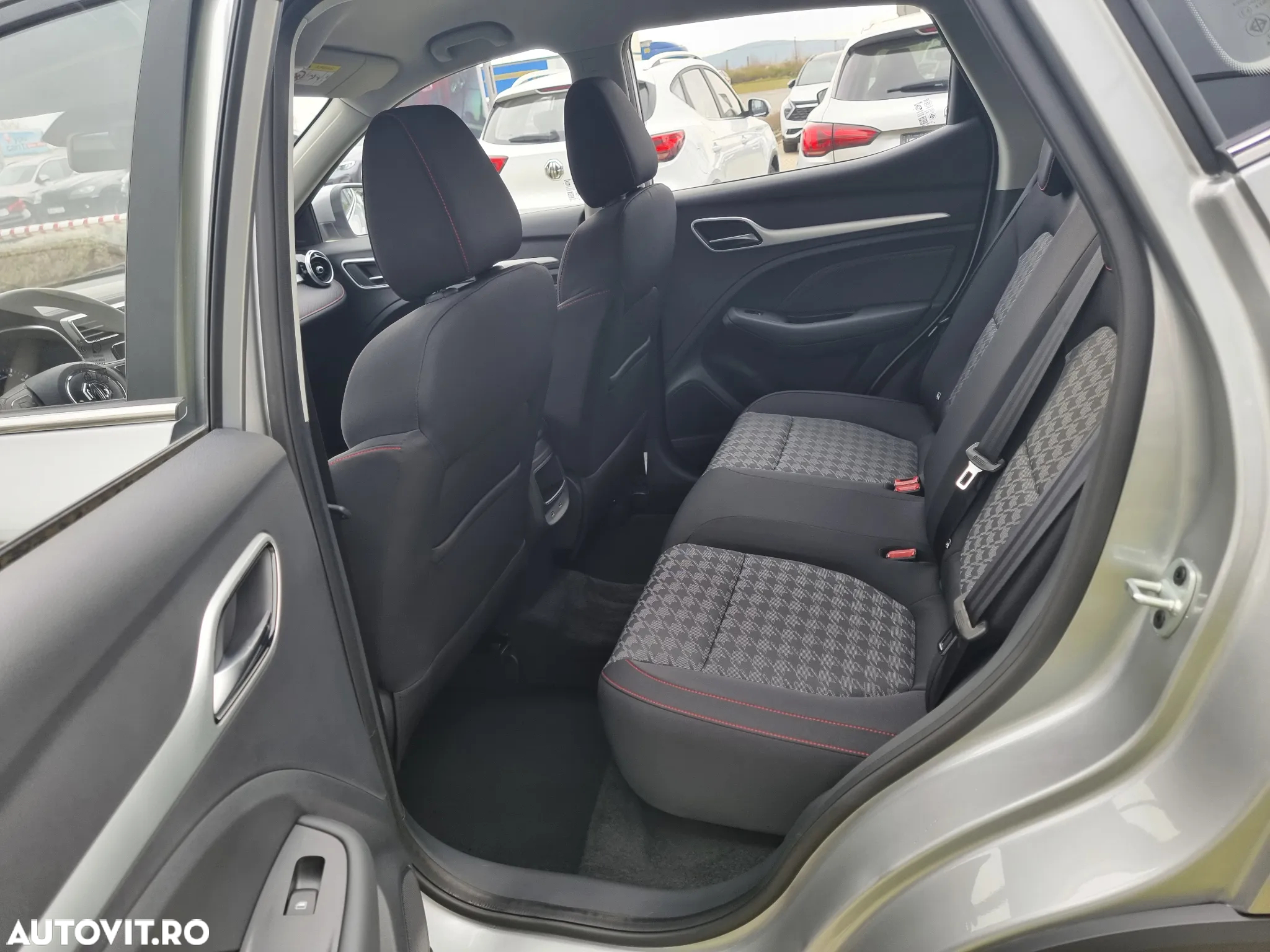 MG ZS 1.5 GSL 5MT Exclusive - 11