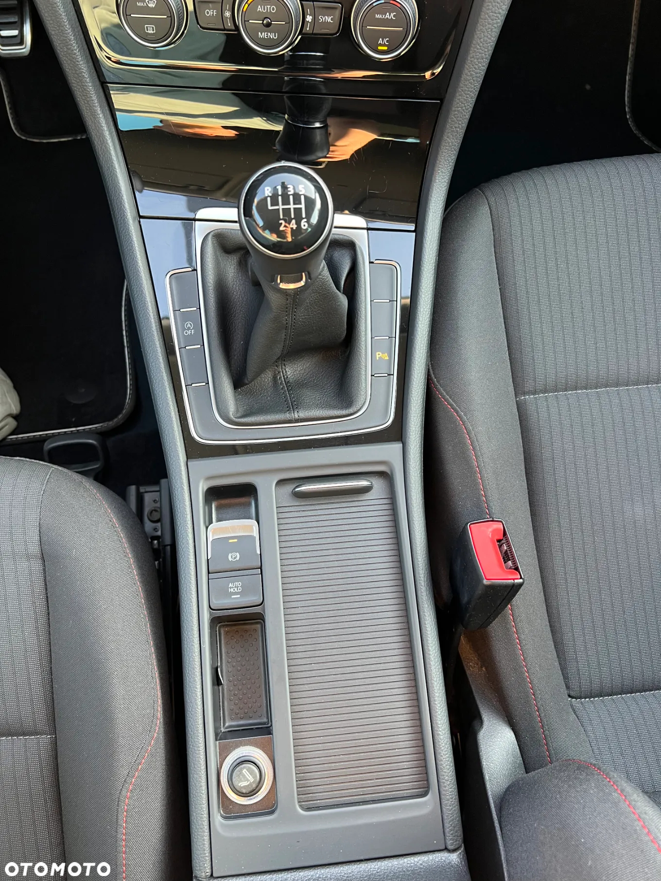 Volkswagen Golf VII 1.4 TSI BMT Highline - 27