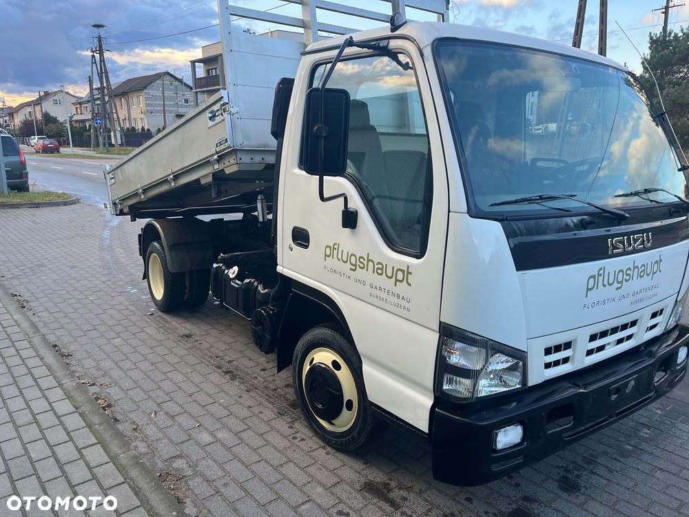 Isuzu NPR85 - 3