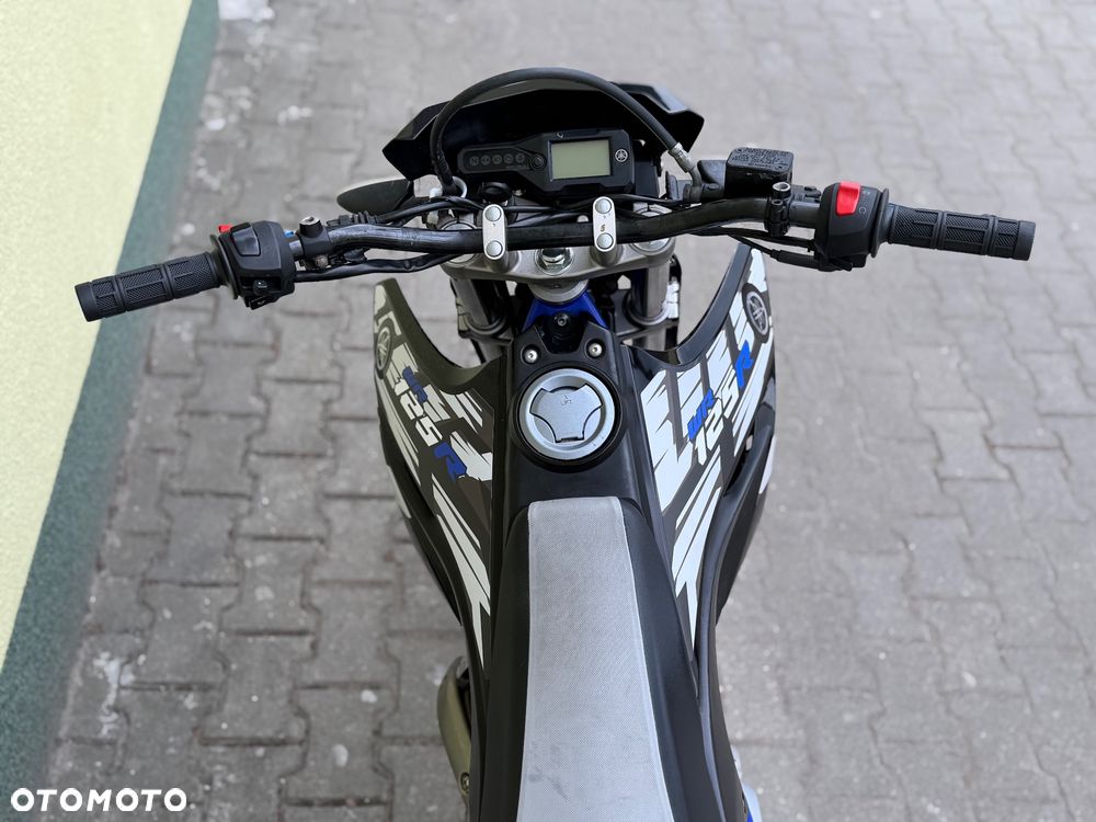 Yamaha WR - 16