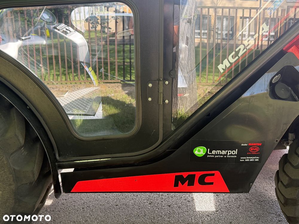 Manitou Terenowy Wózek Widłowy MC25-4 - 16