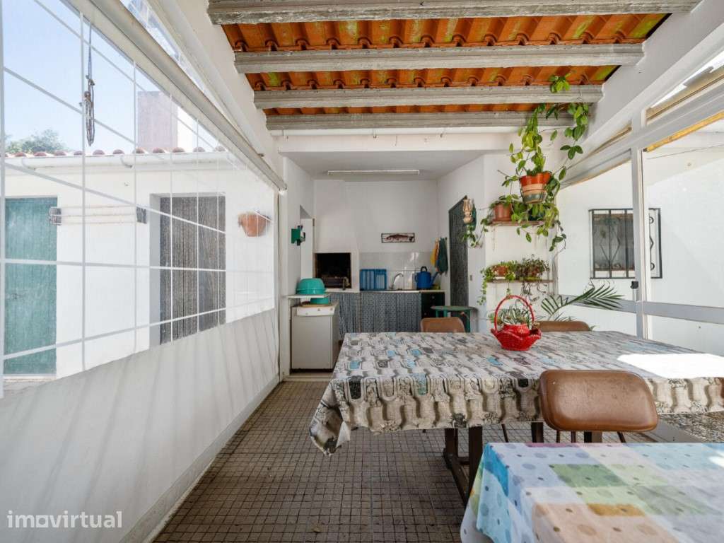 SESIMBRA - ALTO DAS VINHAS - MORADIA ISOLADA, SÓTÃO, ANEXO, PISCINA... - Grande imagem: 3/25