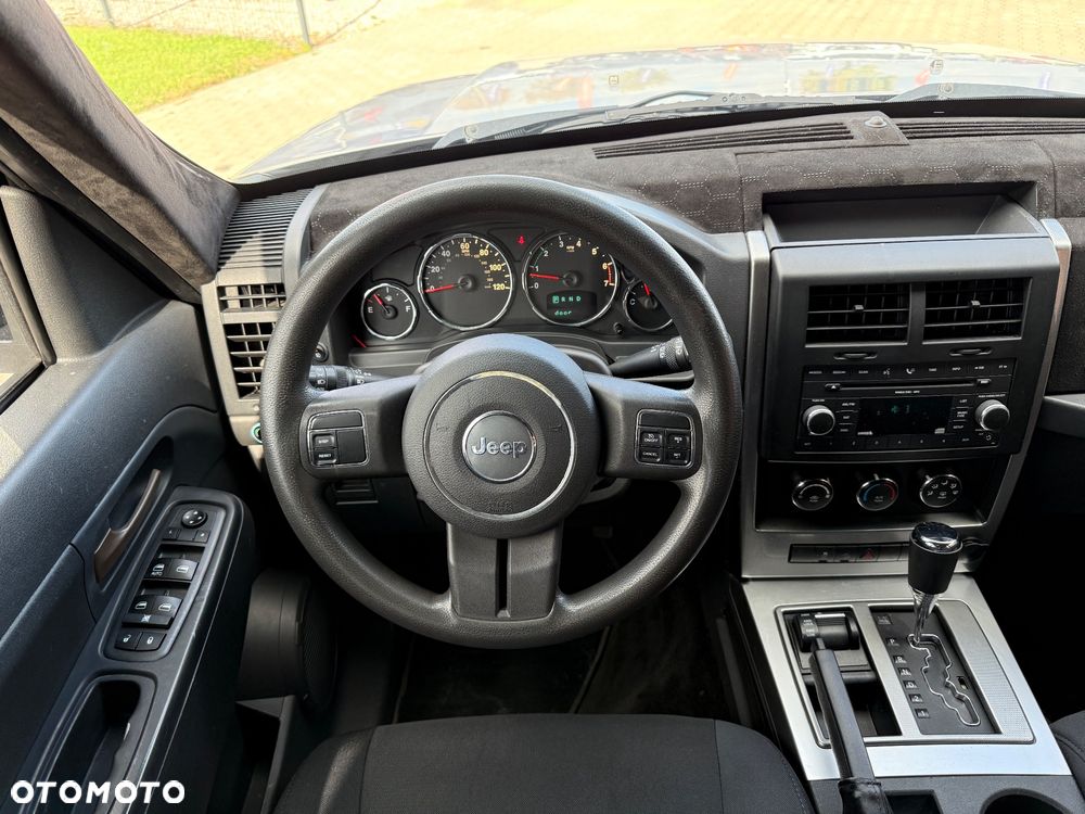 Jeep Liberty - 23