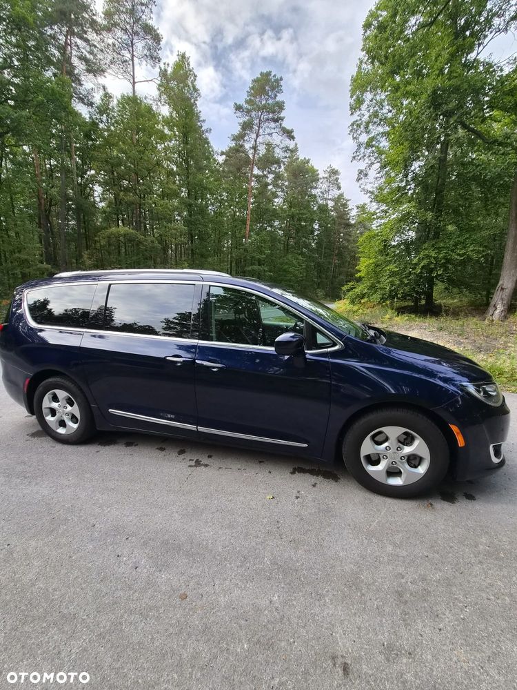 Chrysler Pacifica - 10