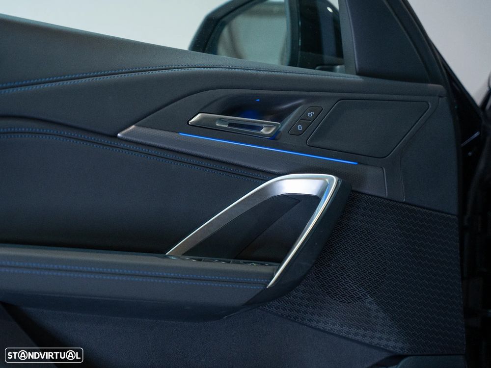 BMW iX1 eDrive20 Pack Desportivo M - 17