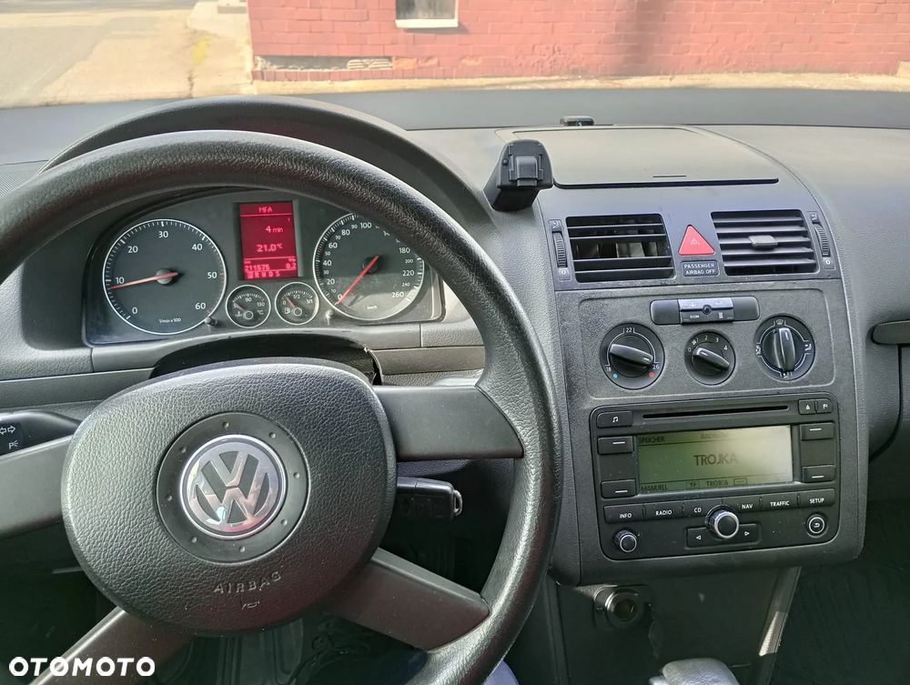 Volkswagen Touran - 10
