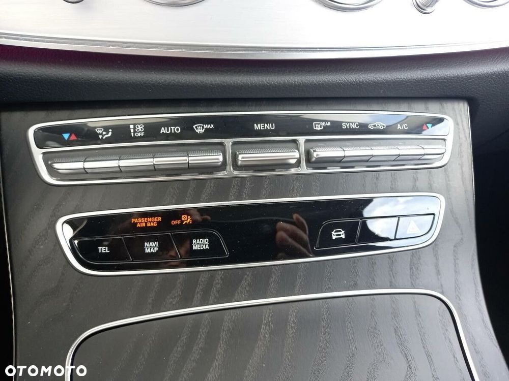 Mercedes-Benz Klasa E - 23