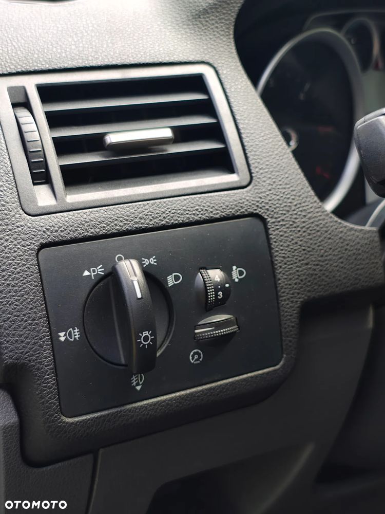 Ford Kuga - 36
