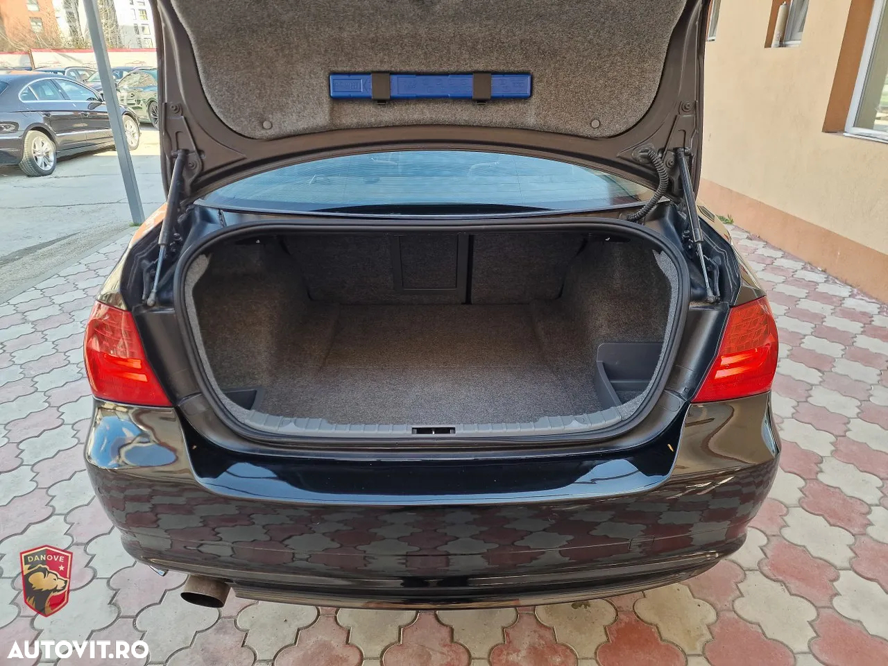 BMW Seria 3 318i - 11