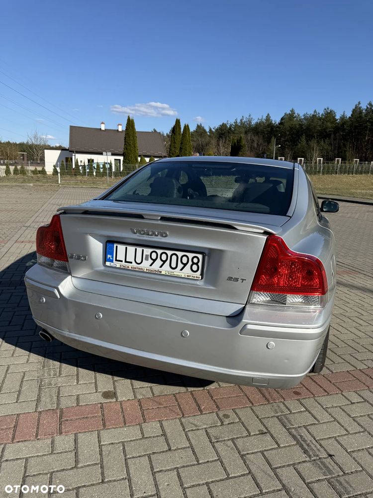 Volvo S60 2.5T Momentum - 5