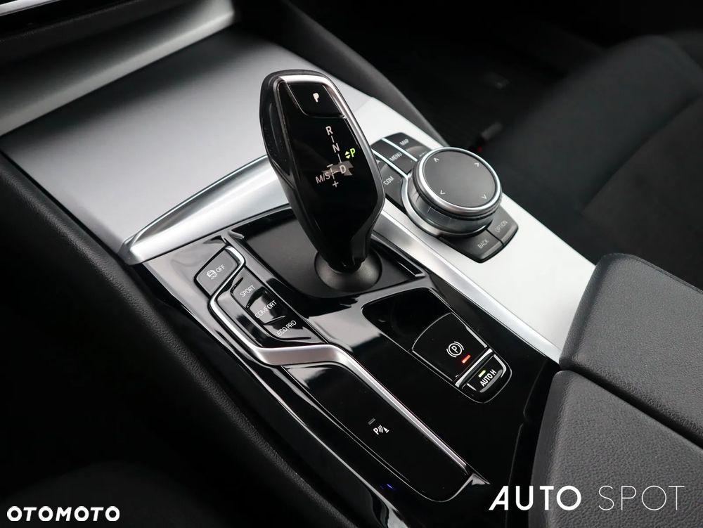 BMW Seria 5 518d mHEV - 37