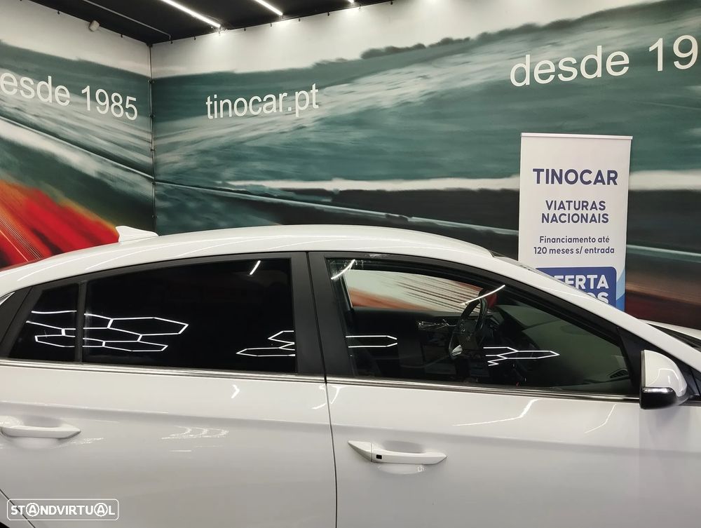 Hyundai Ioniq 1.6 GDI PHEV Tech - 11