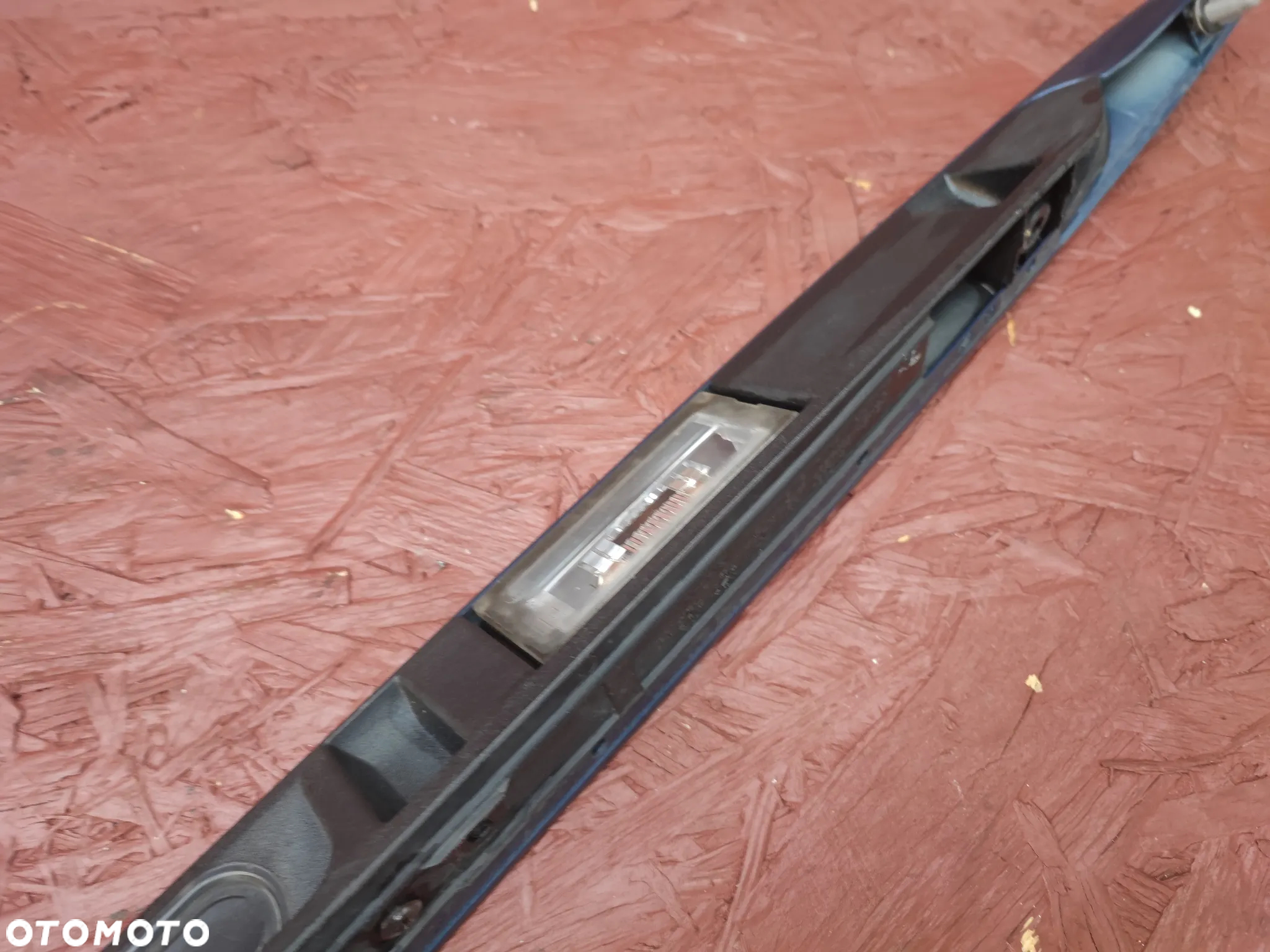 BMW E46 COUPE LIFT ORYGINALNA BLENDA PODŚWIETLENIA TABLICY REJSTRACYJNEJ / LISTWA / MIKROSTYK KOLORZE A07 MYSTICBLAU METALIC W BARDZO DOBRYM STANIE O NR.  51 13 0 403 478 OEM - 5