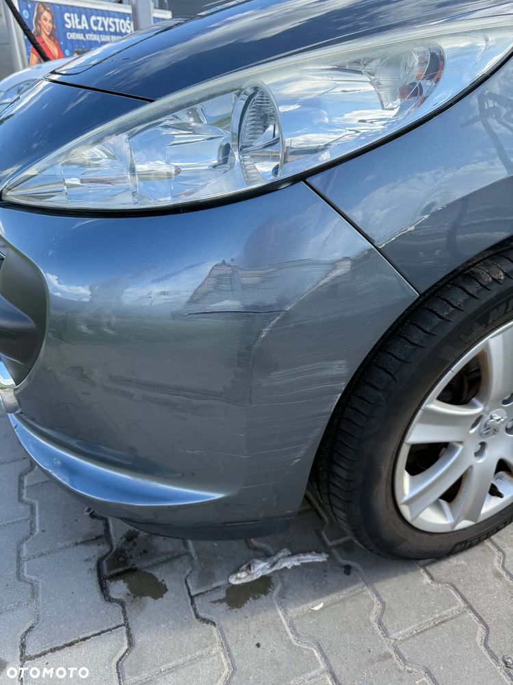 Peugeot 207 - 8