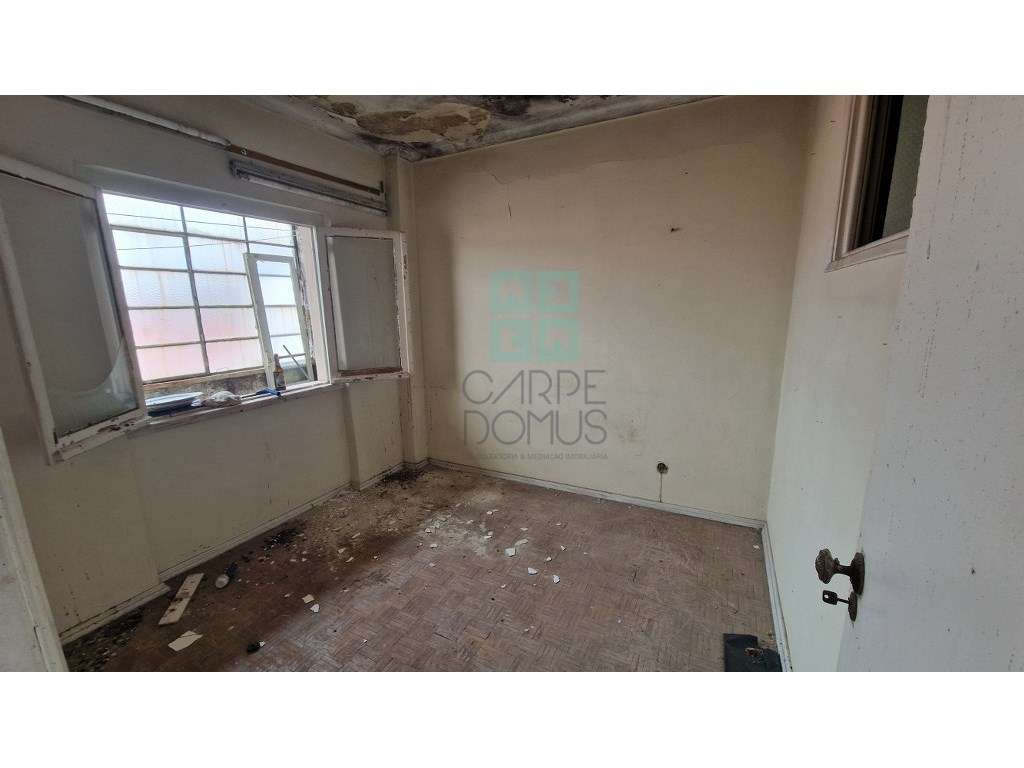 Apartamento T2 para recuperar em Vila Franca de Xira - Grande imagem: 5/35