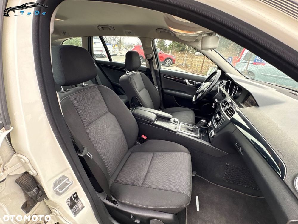 Mercedes-Benz Klasa C 200 CDI DPF Automatik BlueEFFICIENCY Elegance - 26