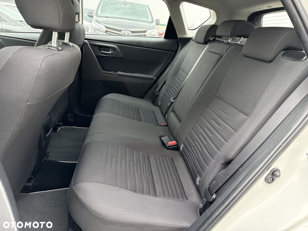 Toyota Auris - 12