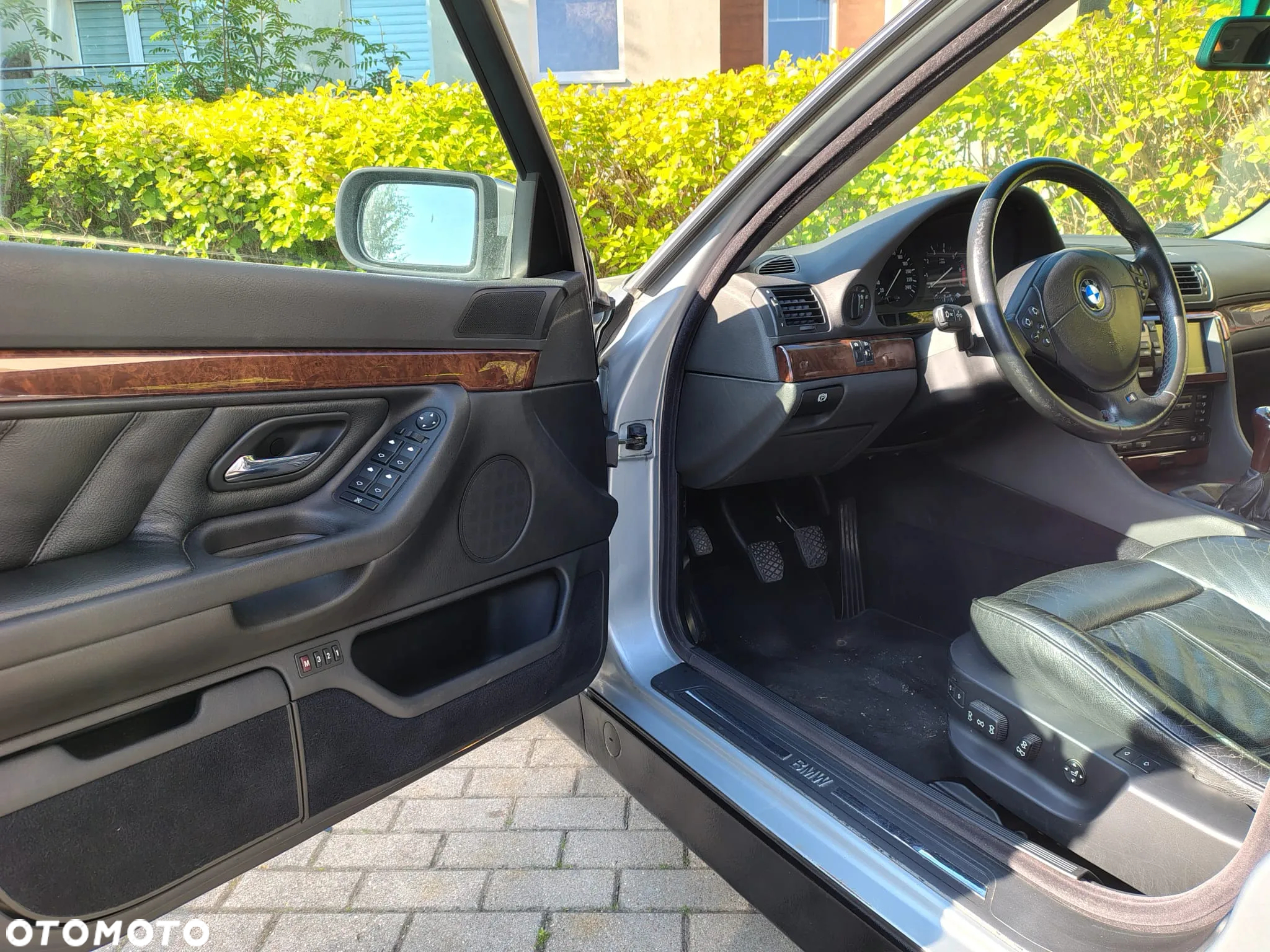 BMW Seria 7 740i - 8