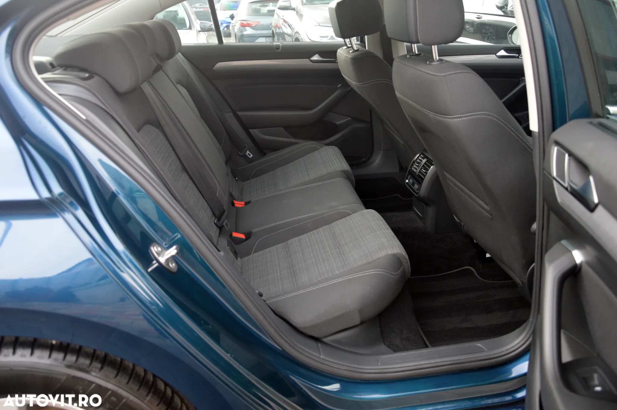 Volkswagen Passat 1.6 TDI DSG Comfortline - 25