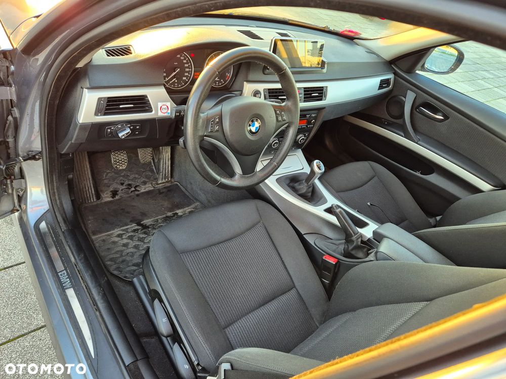 BMW Seria 3 320i - 9