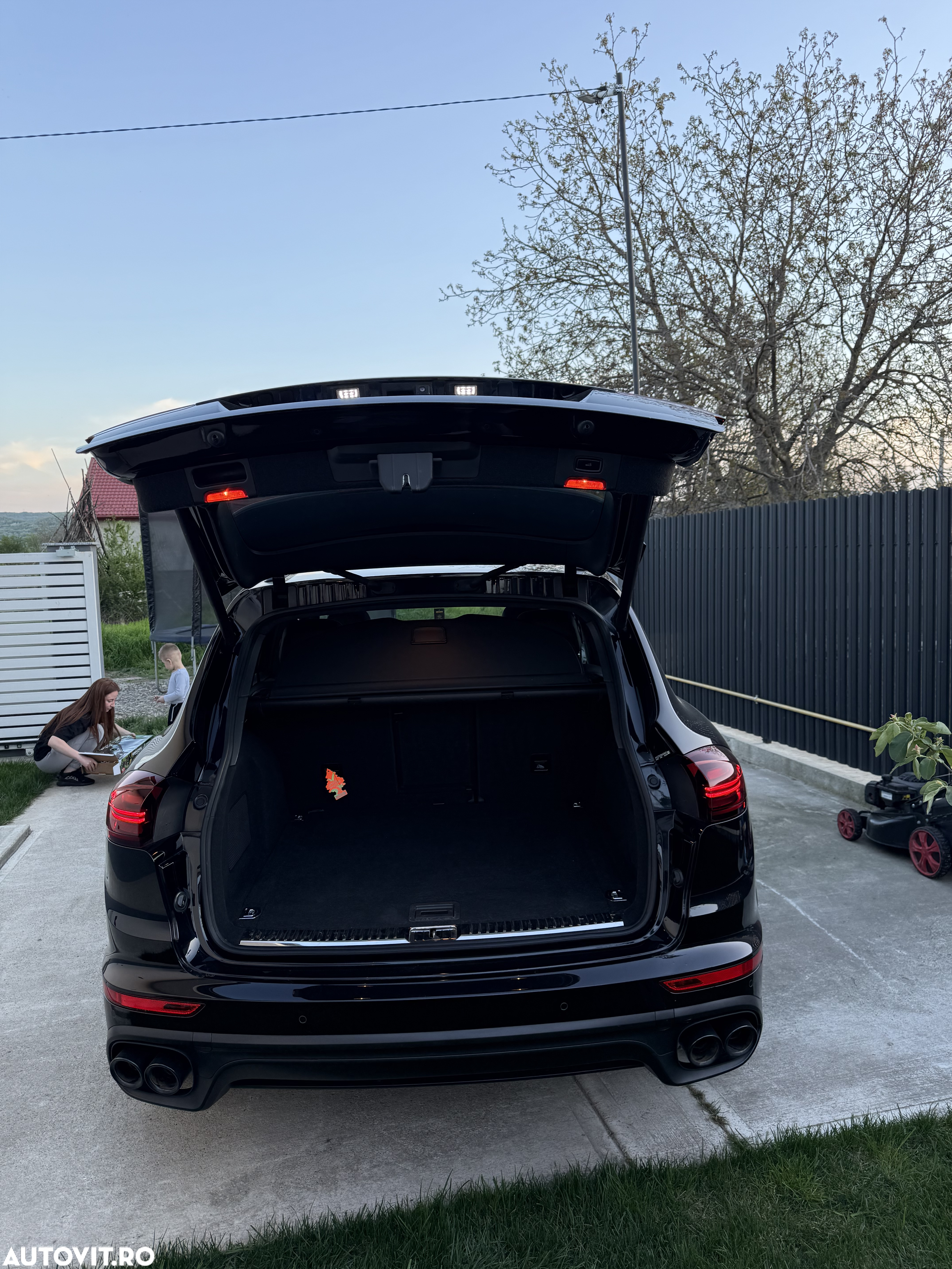 Porsche Cayenne 3.0 L - 6
