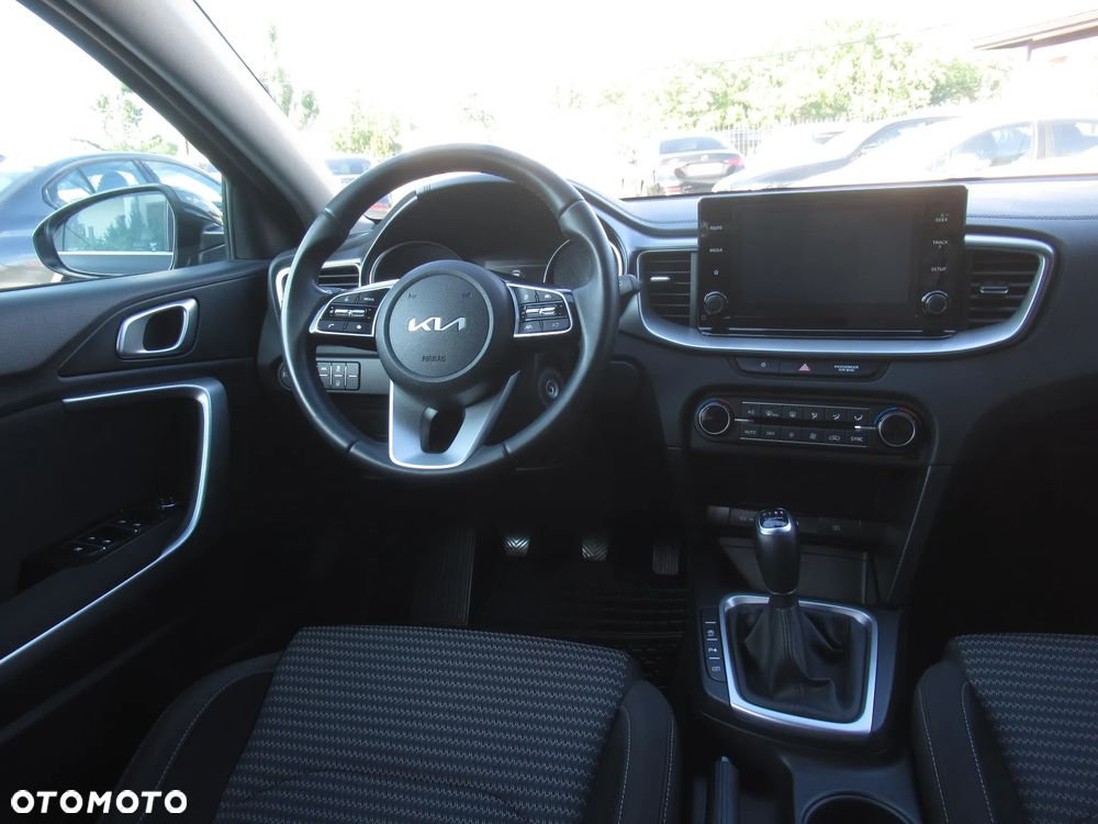Kia Ceed 1.5 T-GDI M - 11