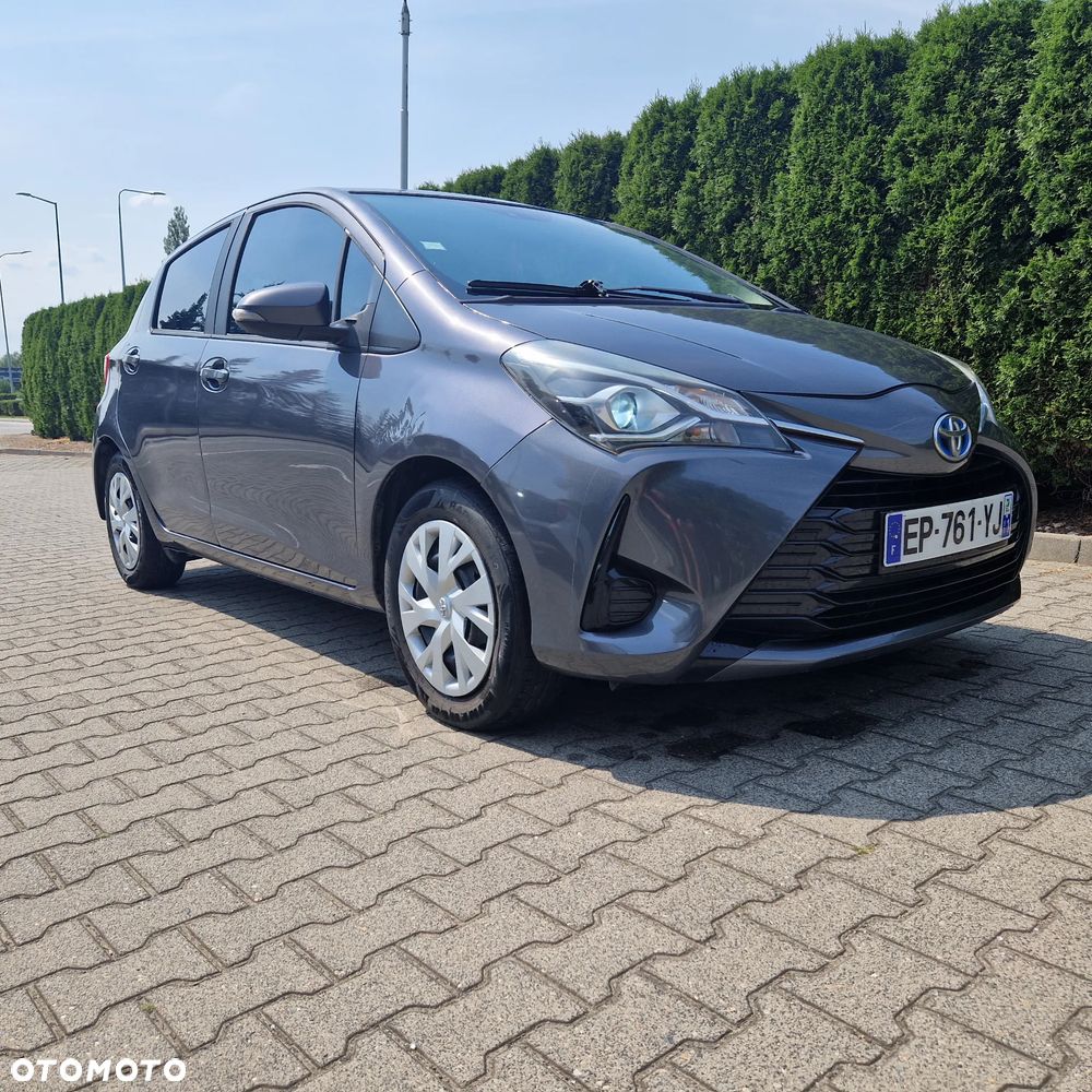 Toyota Yaris Hybrid 100 Sol - 1