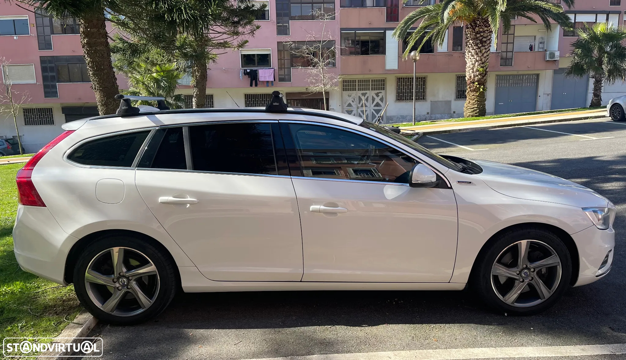 Volvo V60 2.4 D6 Momentum AWD Phev - 3