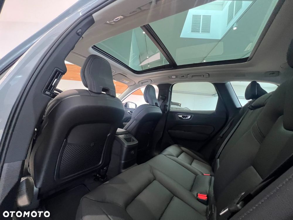Volvo XC 60 T8 Plug-In Hybrid AWD Ultimate Dark - 27
