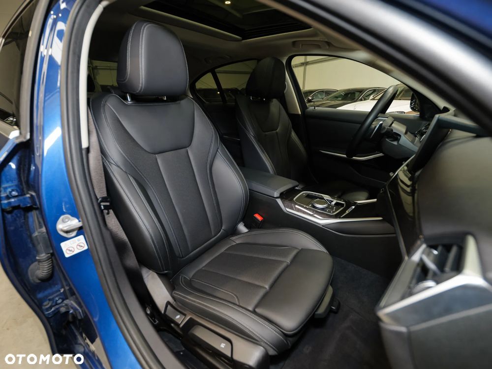 BMW Seria 3 320d xDrive mHEV - 21