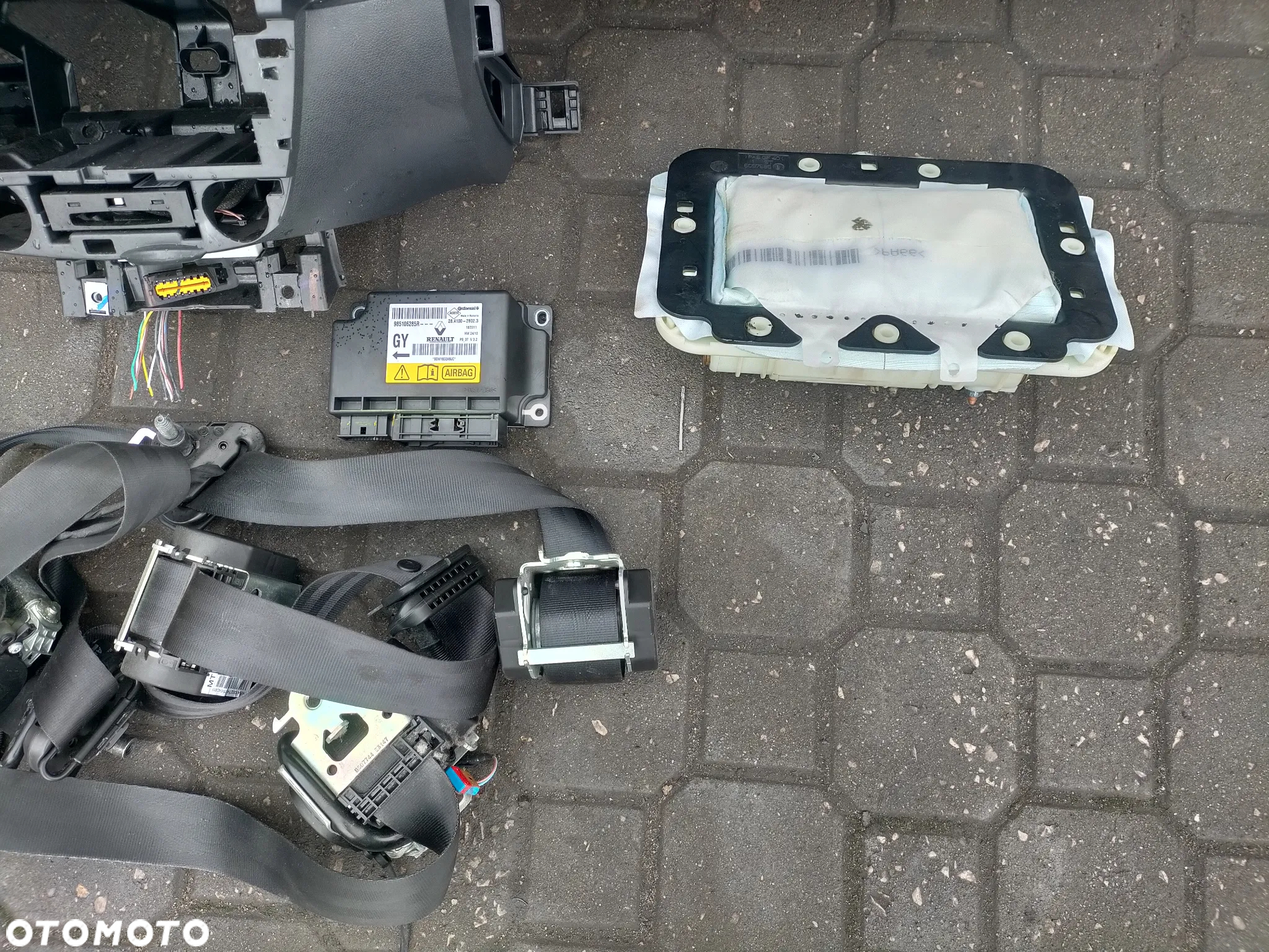 Deska rozdzielcza kokpit , konsola Renault Megane III Kombi , poduszka , pasy , napinacze - 5