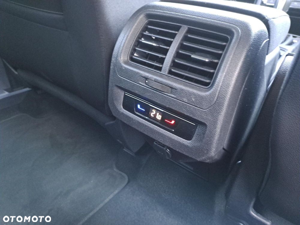Volkswagen Touran - 25