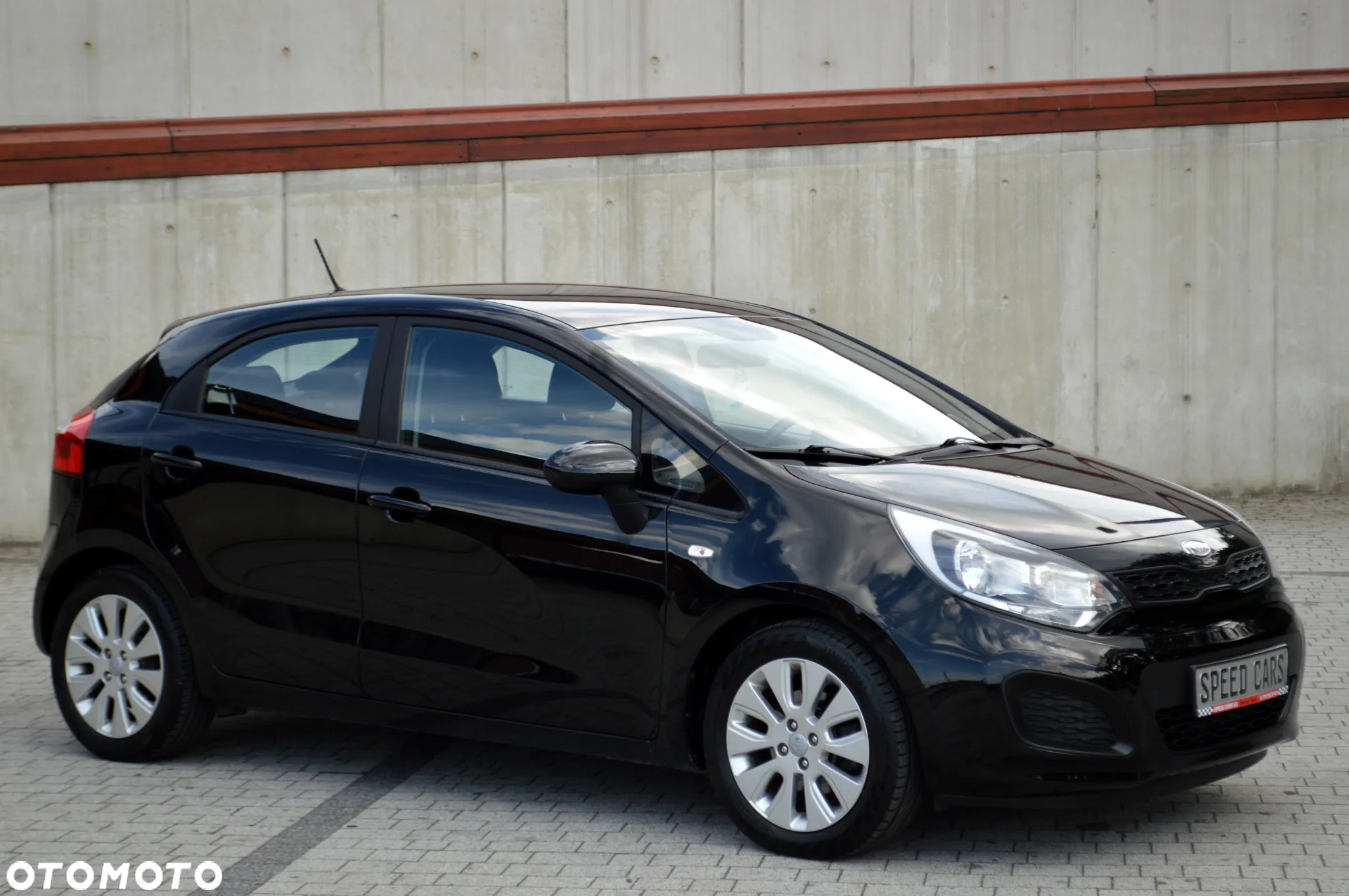 Kia Rio - 3
