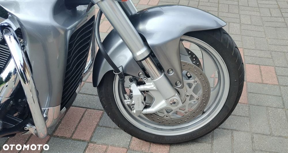 Suzuki Boulevard - 4