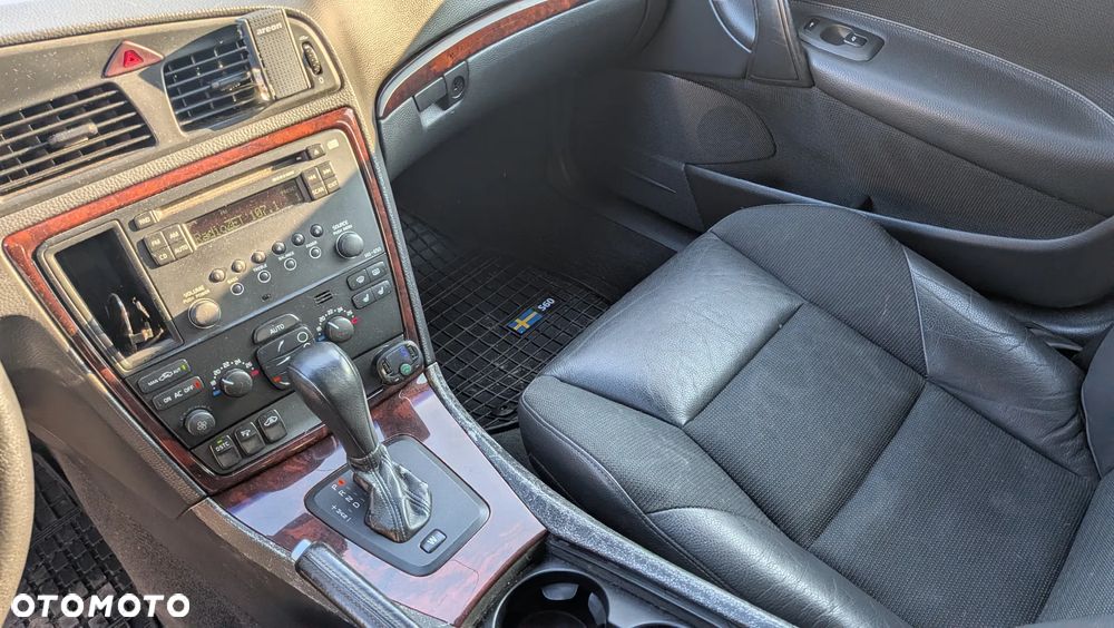 Volvo S60 2.5T Momentum - 6