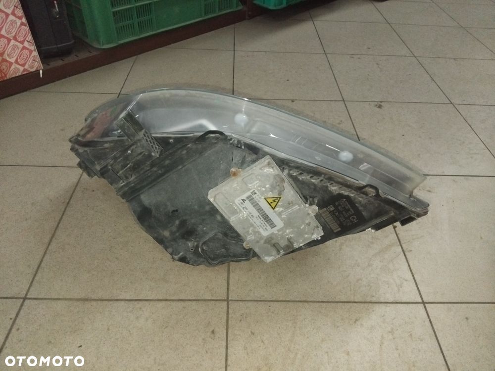 Opel zafira B reflektor Xenon prawy - 5