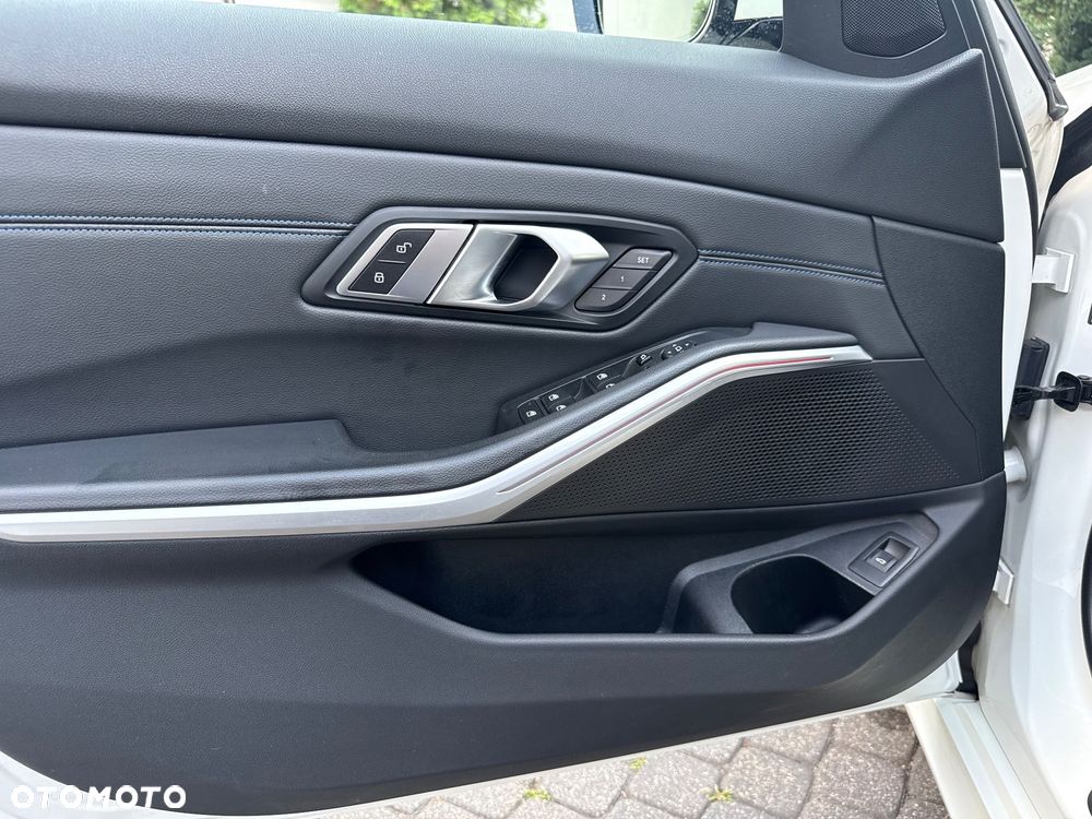BMW Seria 3 320d Edition M Sport Shadow - 24