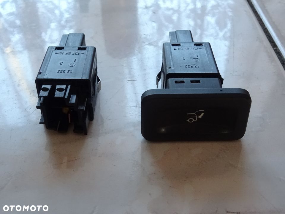 WŁĄCZNIK PRZYCISK KLAPY ELEKTRYCZNEJ OPEL VECTRA C KOMBI  wiązka wtyczka - 3