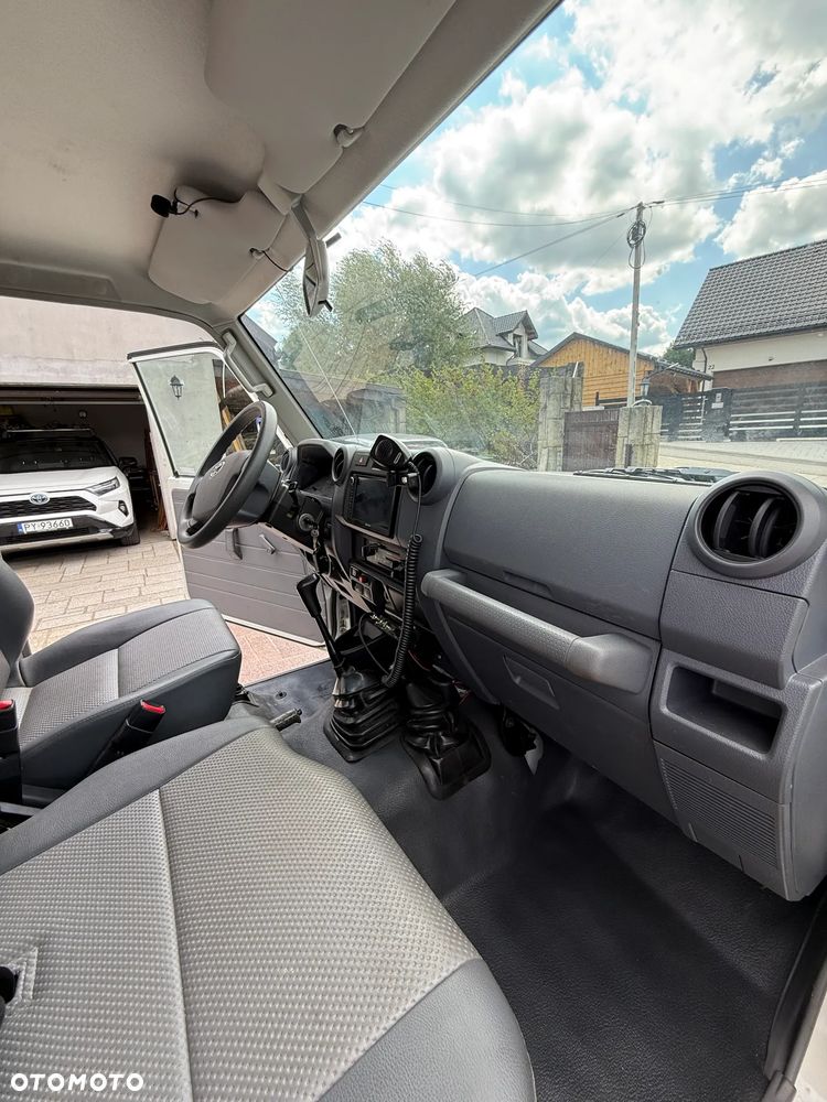 Toyota Land Cruiser - 7