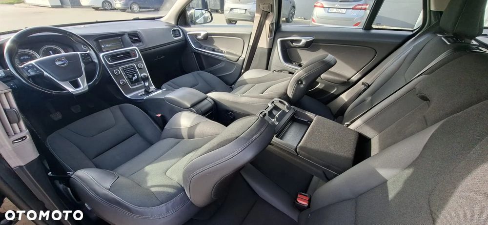 Volvo V60 D4 Momentum - 17