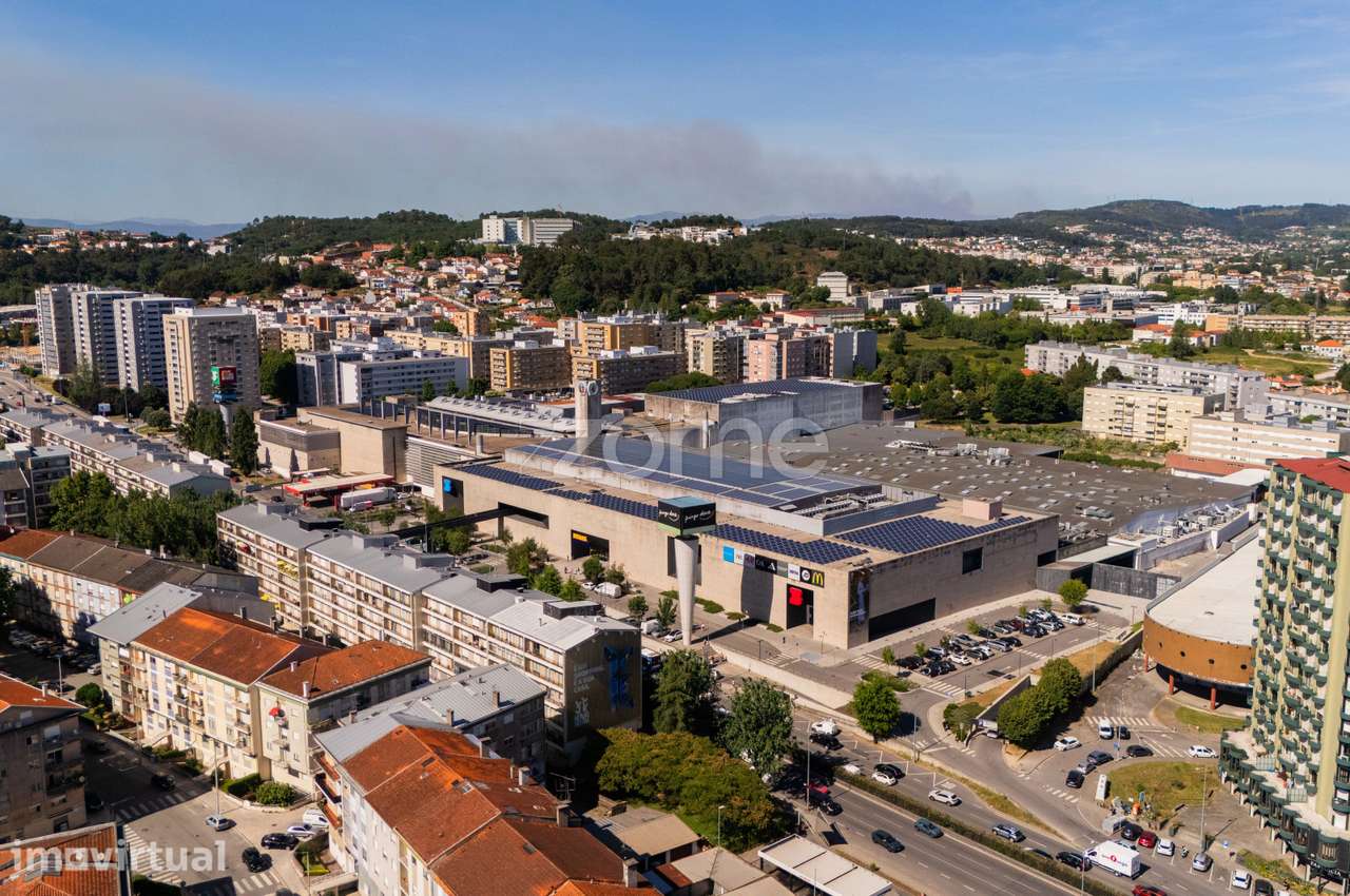 Apartamento T3 Renovado c/ Garagem Fechada e Elevador, São Vítor Br... - Grande imagem: 5/40