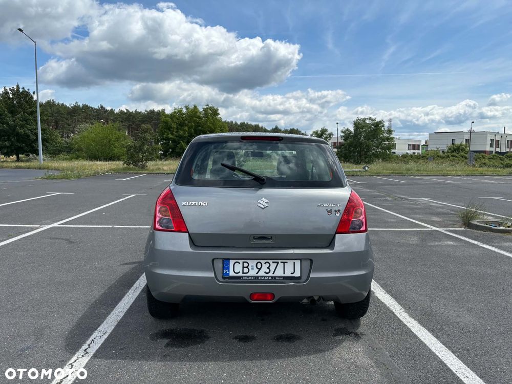 Suzuki Swift 1.3 GC - 12