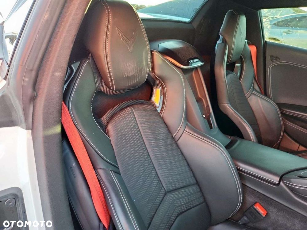 Chevrolet Corvette - 10