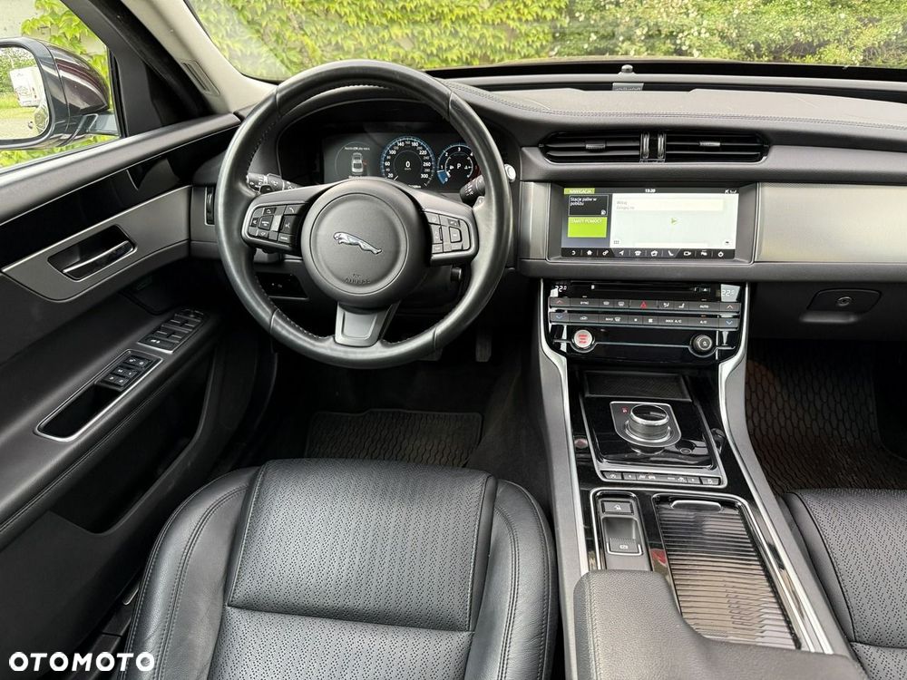 Jaguar XF - 19